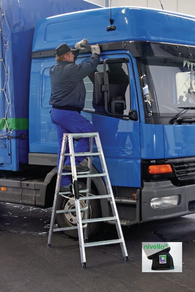 Dvojitý žebřík přístupný z obou stran