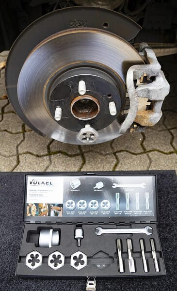 Kit de réparation de filetages de roues de voitures et remorques vue 3