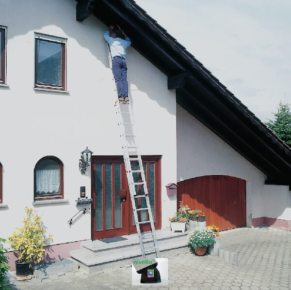 Posuvný žebřík se standardní stabilizační tyčí