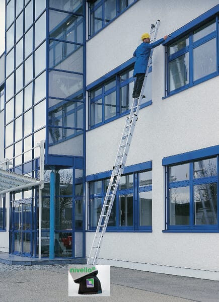 Dvoudílný žebřík se standardní stabilizační tyčí