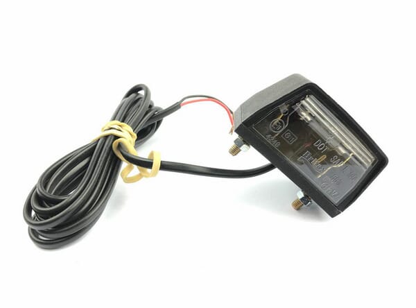Éclairage de plaque d'immatriculation 868 12V, câble 2 m — réf. 8680812V